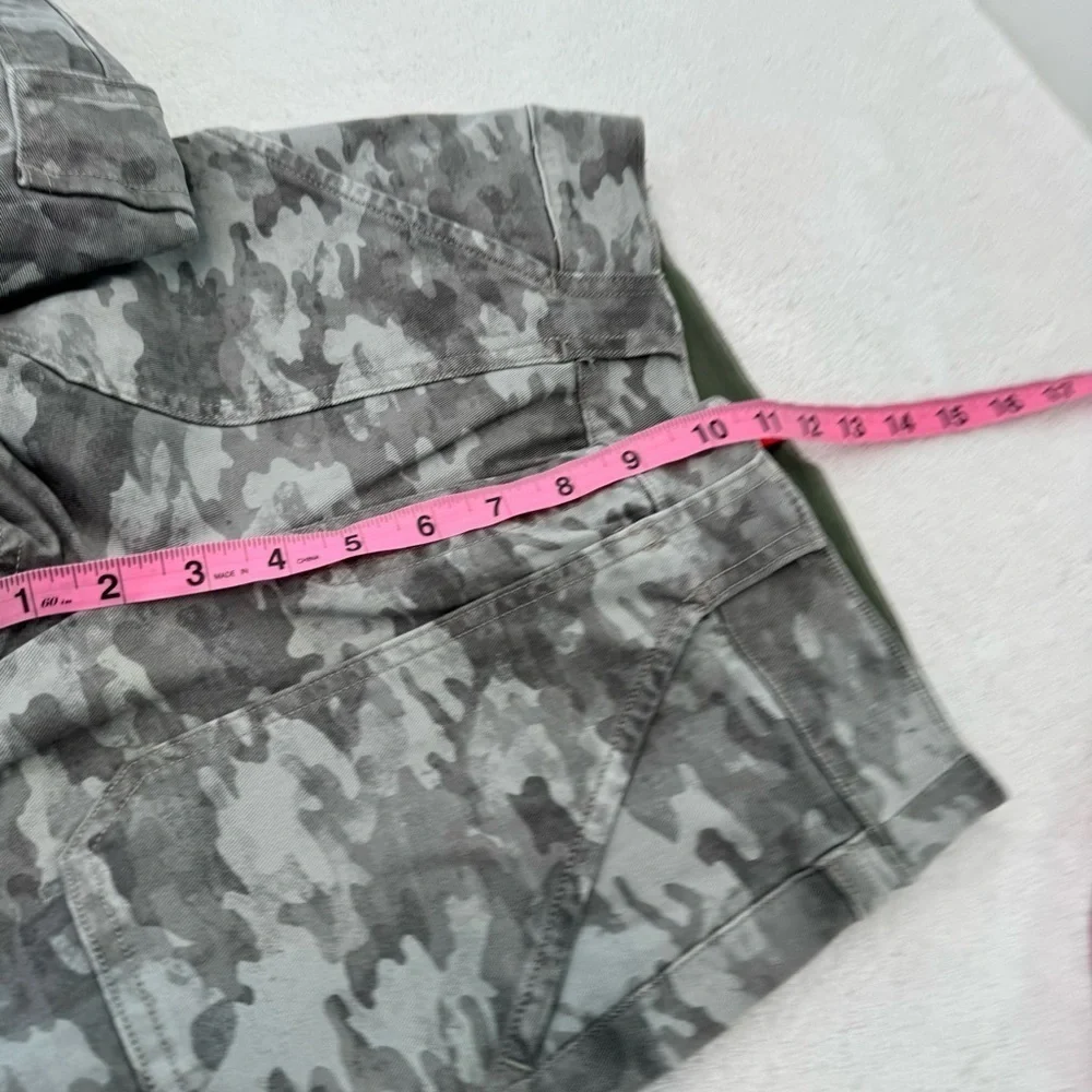 Spanx‎ Stretch Twill Ankle Cargo Pants in Stone Wash Camo size M petite